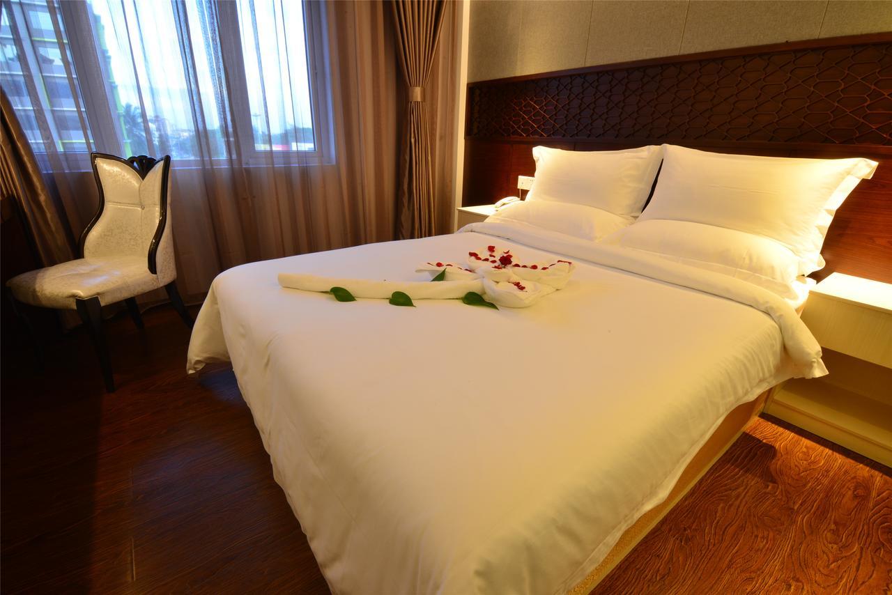 Royal Holiday Hotel Yangon Exterior foto